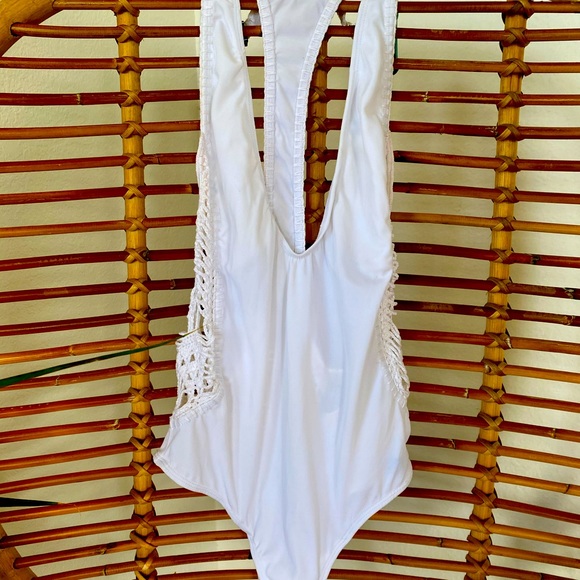 Indah Pagoda One Piece White - Picture 2 of 3